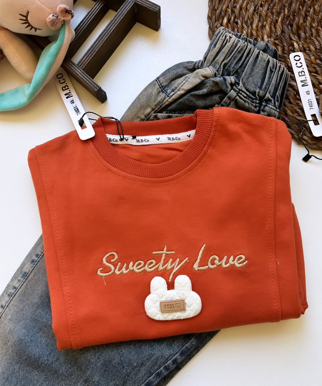 دو تیکه دورس نخ و شلوار جین دخترانه